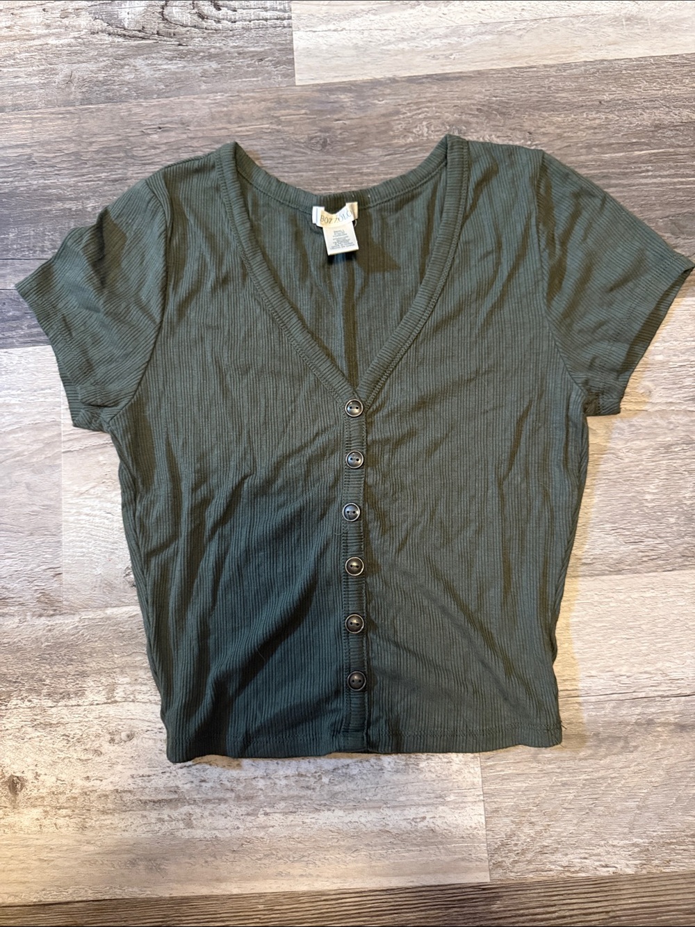 Bozzolo Olive Ribbed Button-Front Crop Top